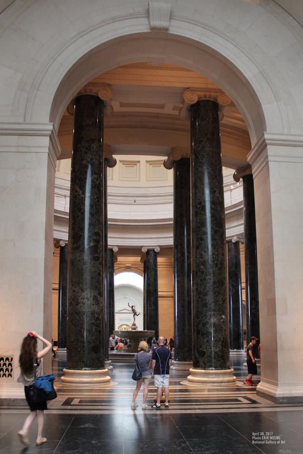 The interor rotunda at the National Gallery of Art